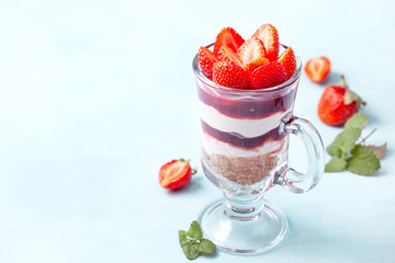 cheesecake with strawberries