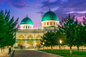 Fototapeta na wymiar Khoja Ahror Valiy mosque in Tashkent, Uzbekistan