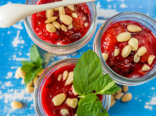 Owocowy deser. © Michał