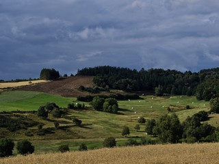 l'orage sur les prés