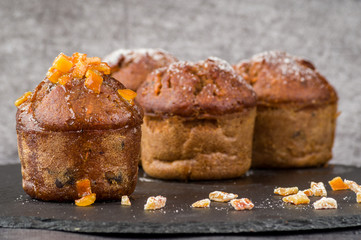 Marchewkowe babeczki. Jedna wysunięta na przód. 