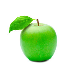 Grüner Apfel mit Blatt und Stiel isoliert