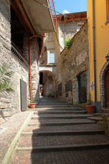 Fototapeta na wymiar vicolo nel borgo di argegno in italia, alley in the village of argegno in italy