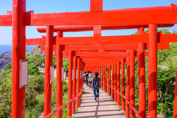 山口県元乃隅稲成神社の赤い鳥居