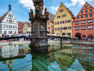 Fototapeta na wymiar Auf dem Marktplatz von Rothenburg ob der Tauber