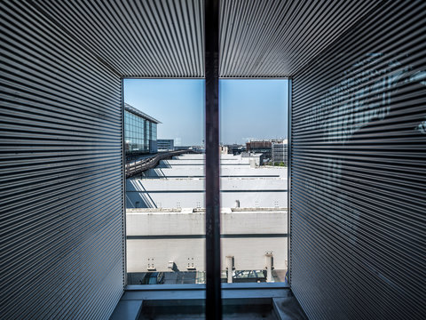 Tunnel mit Ausblick