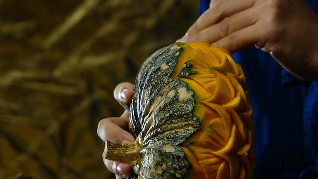 Fruit carving to create beauty for Thai style food