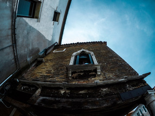 Guarda in alto