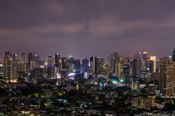 Fototapeta premium Nocna panorama Bangkoku w Tajlandii