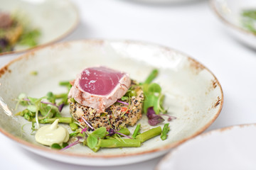 Frischer Thunfisch als Thunfischfilet im Restaurant
