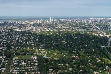 Obraz premium Aerial image showing the skyline and extent city of Rosario