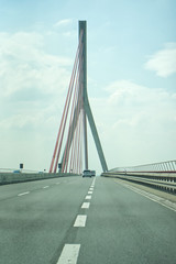 Fototapeta premium Rheinbrücke von der Strasse aus