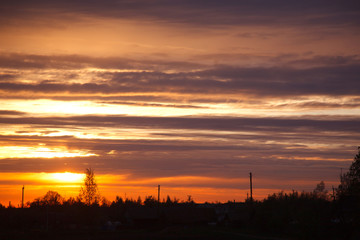 Obraz premium Summer evening landscape with sunset