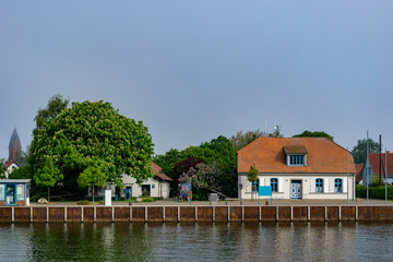 Fototapeta na wymiar house on the lake - harbor greifswald