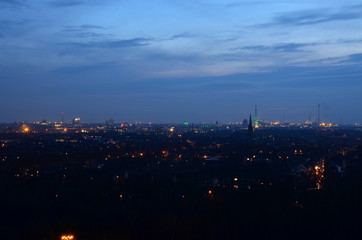 Fototapeta na wymiar Blick über Duisburg, Abenddämmerung