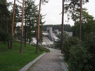  The road in the park overlooking the dam
