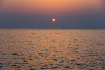 波の上に浮かぶ朝日DSC0879