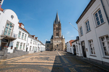 Vorplatz der Abteikirche in Thorn, Limburg, Niedelande