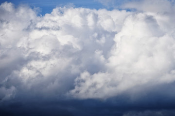 Obraz premium White and dark blue clouds in the spring sky, foreshadowing rain and thunderstorms
