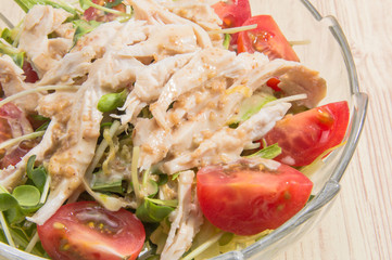 チキンと野菜のサラダ