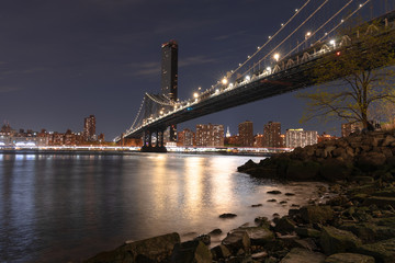 brooklyn bridge at night