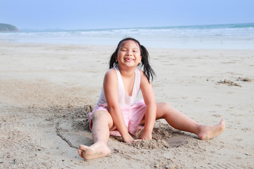 Fototapeta na wymiar Girl is playing fun and smile on the beach