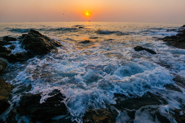 朝日と磯に寄せる波DSC1749