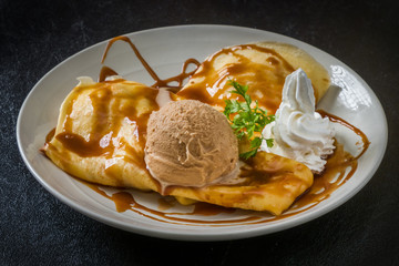アイスクリームとクレープのセット Ice cream and crepe set