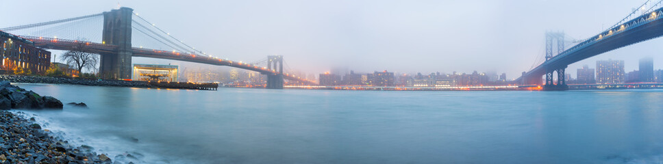 Fototapeta premium Brooklyn bridge and Manhattan bridge after sunset, New York City