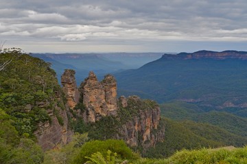 Fototapeta na wymiar The Three Sisters, Blue Mountain, Australia