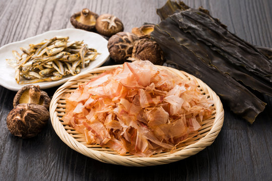 出汁の食材　Ingredients of Japanese fish broth (Bonito Flakes,Dried kelp,Dried sardine,Dried shiitake mushroom)