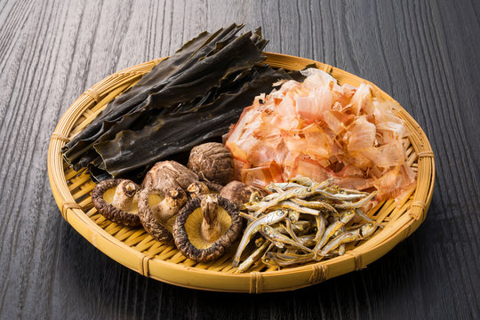 出汁の食材　Ingredients of Japanese fish broth (Bonito Flakes,Dried kelp,Dried sardine,Dried shiitake mushroom)
