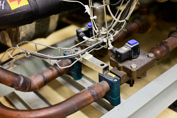 Solenoid valve to control the flow in the copper pipe.