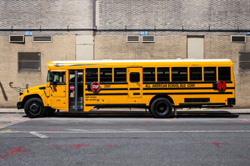 Plakat yellow bus in new york