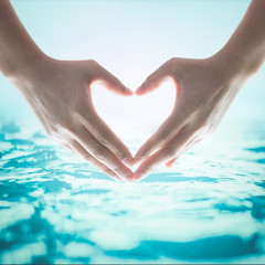 Obraz premium World water day concept with hands in love heart shape concept