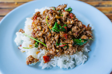  Stir fried pork with basil
