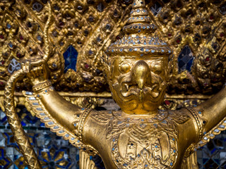 Fototapeta premium Garudas Holding nagas in Wat phra keaw or The Grand Palace