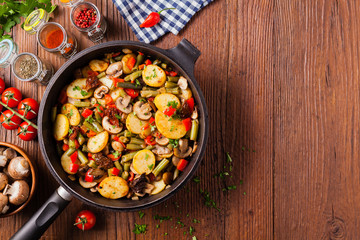 Fried pan vegetables, with mushrooms and dried tomatoes. Seasoned with a mix of herbs.