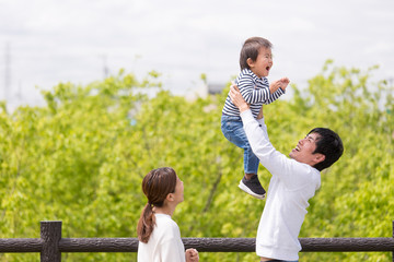 Fototapeta premium 若夫婦の育児