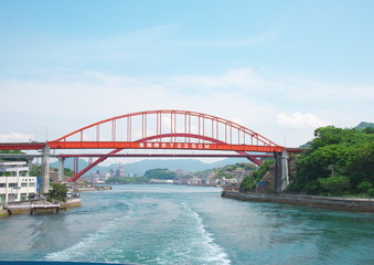 海から見た音戸大橋