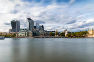 Fototapeta na wymiar Die City von London, Finanzbezirk und Bankenzentrum mit moderner Architektur, am Tage, Großbritannien