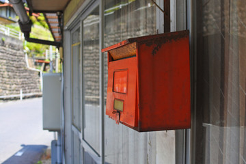 古い郵便受け