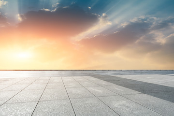 Fototapeta premium Empty square floor and beautiful sky at sunrise