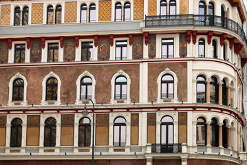 Fototapeta na wymiar old building wall and windows detail Vienna Austria