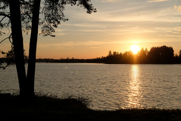 Fototapeta na wymiar landscape with the image of the sunset over the lake Valdai