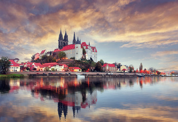 Naklejka premium Unsurpassed Colorful Sunset. Wonderful View Albrechtsburg castle and cathedral on the River Elbe in Meissen during golden Hour, Saxony, Germany. Scenic image of townscape. Popular Places photorgaphy