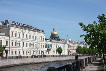 Fototapeta premium view of the river, embankment and buildings of St. Petersburg 