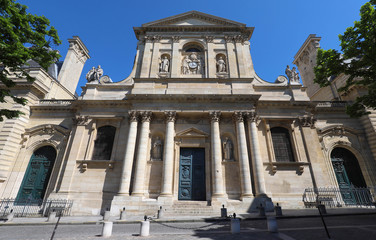 Fototapeta na wymiar Beautiful view of university Sorbonne in Paris, France on a sunny day.