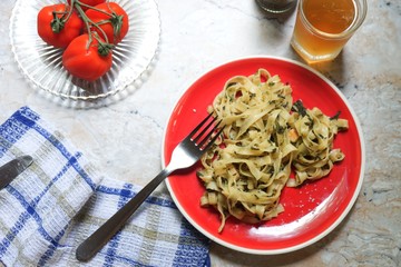 Tasty chicken and spinach pasta 