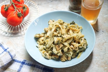 Tasty chicken and spinach pasta